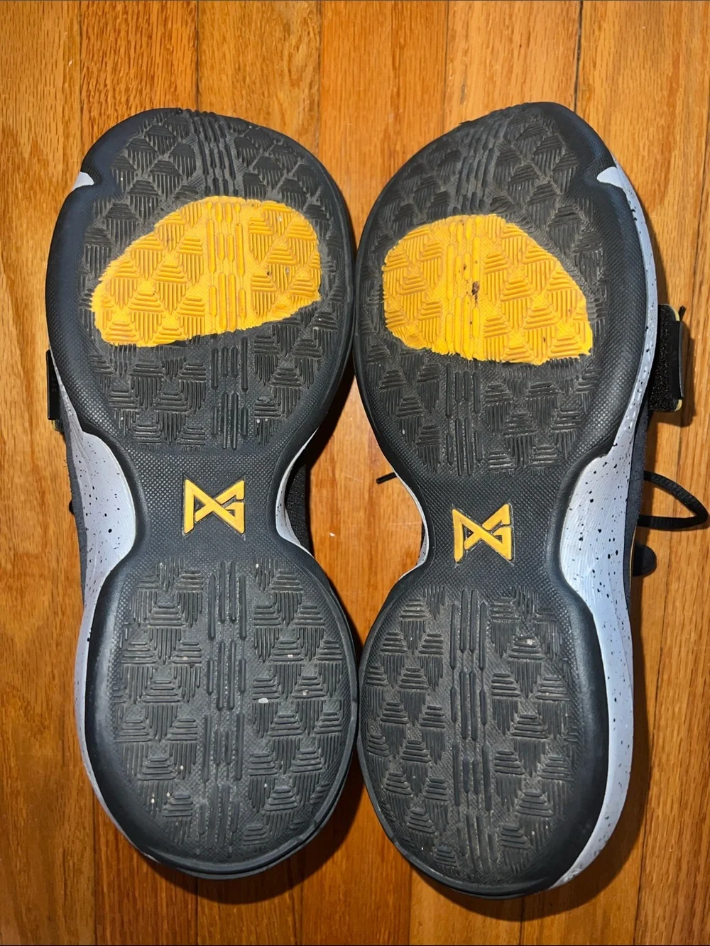 Nike PG1 Paul George Men’s Basketball Sneakers